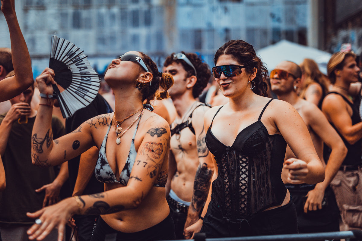 Loading... just a sec